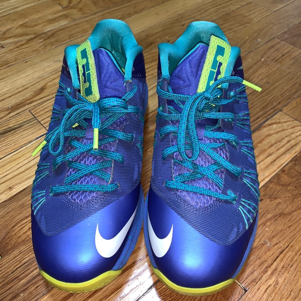 Nike basketball sneaker color purple and yellow